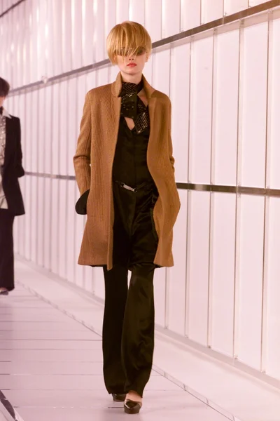 Look 18